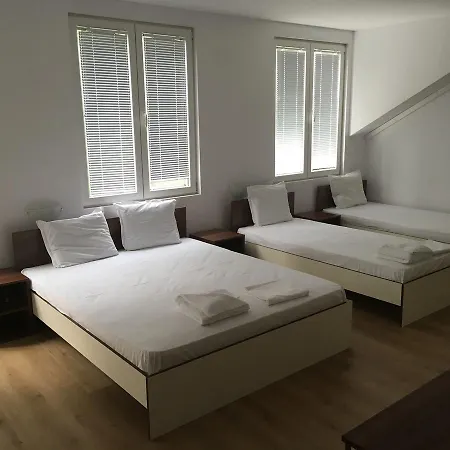 By The River Hotel Oryakhovo