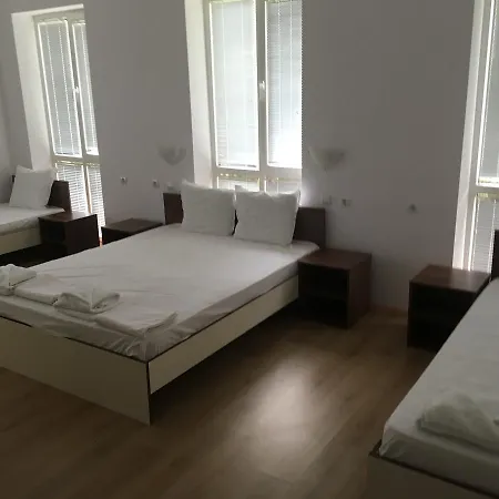 Hotel By The River Oryakhovo