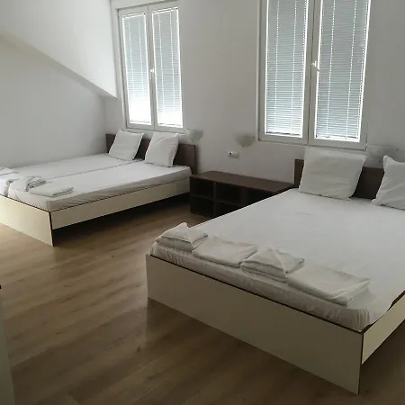 By The River Hotel Oryakhovo