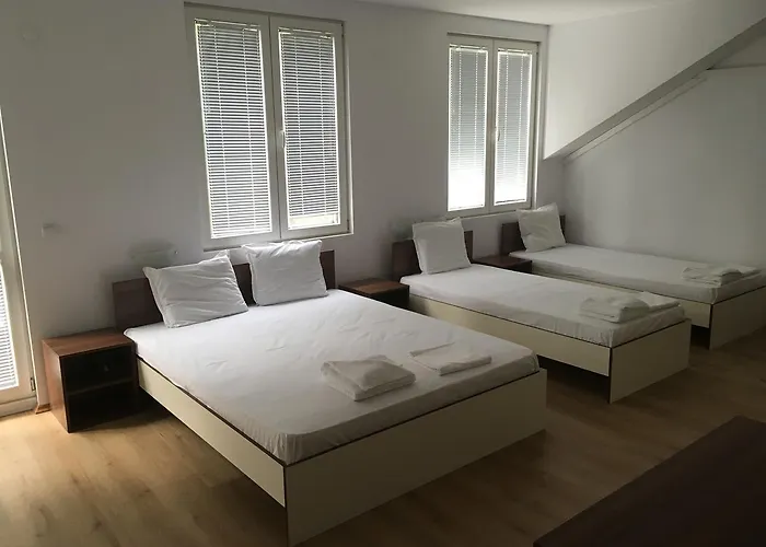 By The River Hotel Oryakhovo